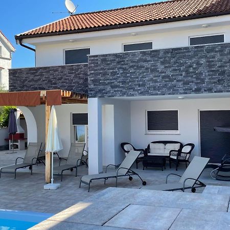 Villa Mira ***** Pinezići المظهر الخارجي الصورة