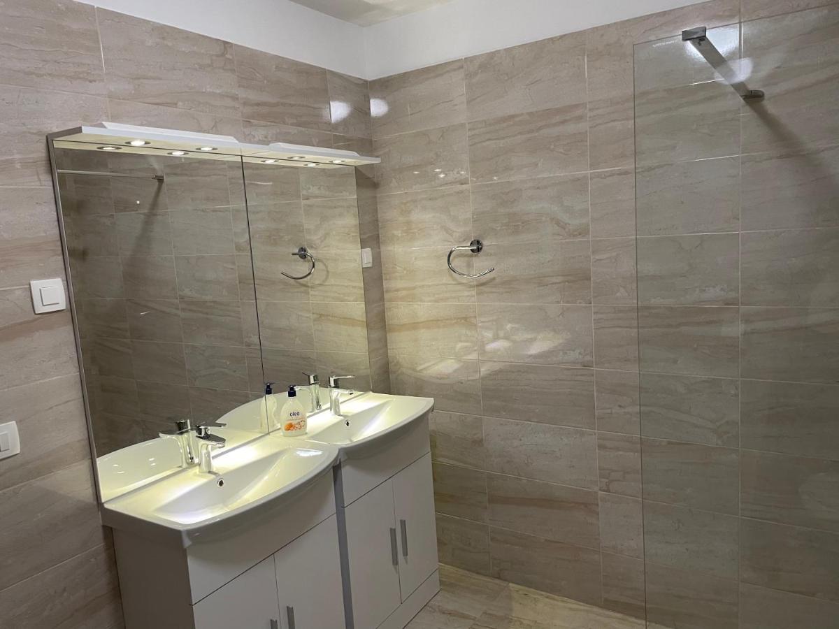 Villa Mira ***** Pinezići المظهر الخارجي الصورة