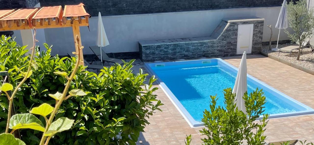 Villa Mira ***** Pinezići المظهر الخارجي الصورة